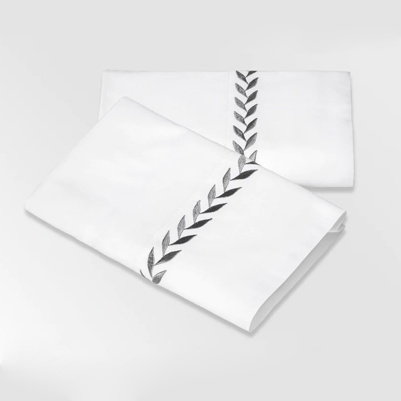 Conjunto de roupas de cama de hotel bordadas em folhas douradas: Como aprimorar a imagem da marca do hotel através de design de luxo