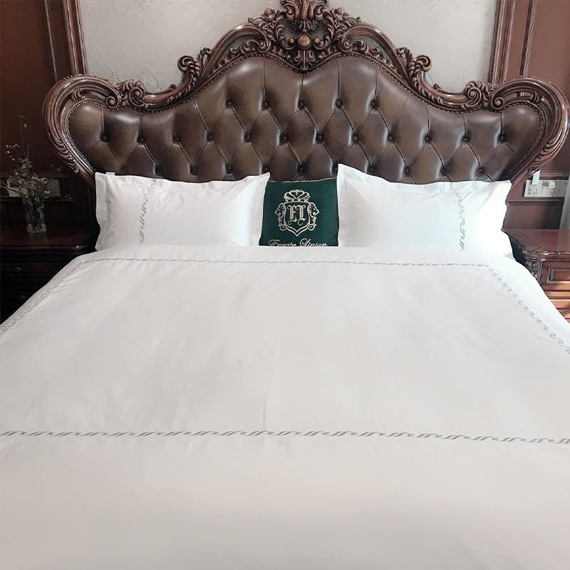 Hotel Bordeded Bedding Set
